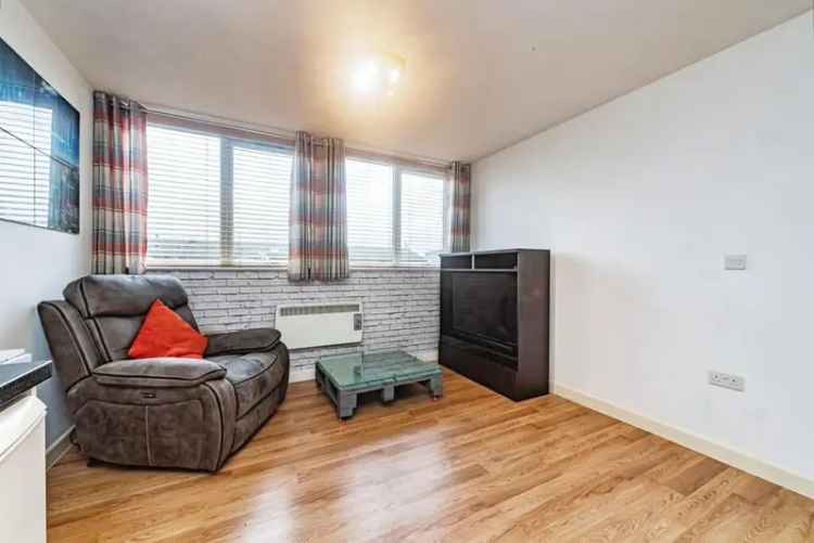 1 Bedroom Ground Floor Flat for Sale - Cash Buyers Only