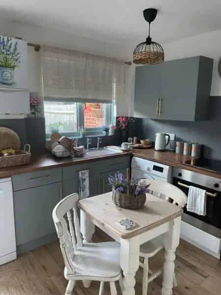 Two Bed House Hayling Island Near Shops and Beaches