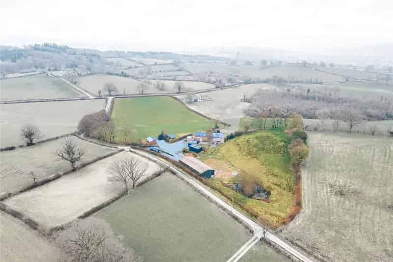 6-Bedroom Detached House with Annexe Barn Stables and 7 Acres