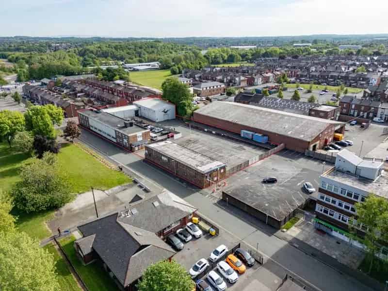 Commercial Property: Office, Warehouse & Laser Tag Arena