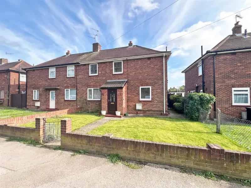 3 Bedroom Semi Detached House For Sale No Onward Chain