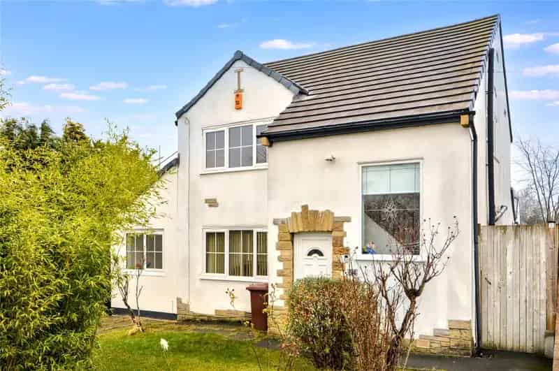 Three Bedroom Detached House in Adel North Leeds