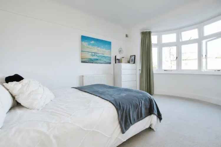 3-Bedroom Maisonette Near Beach Town Centre