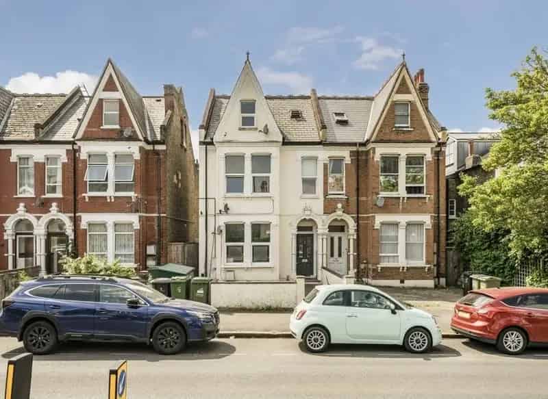 Refurbished 2-Bed House with Modern Open Plan Living