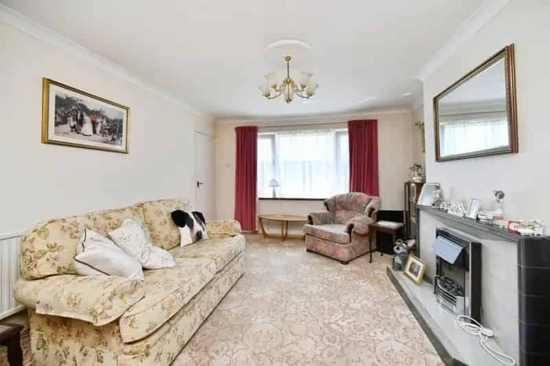Spacious Semi-Detached House Near Kemp Town Brighton