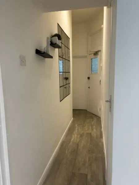 Flat For Rent in Brentwood, England