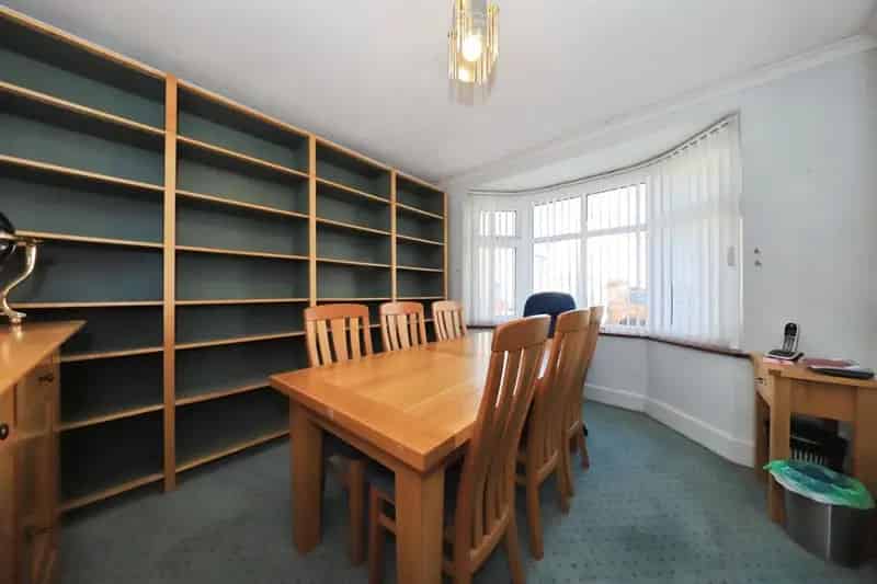 Three Bedroom Family Home with Detached Garage and Garden