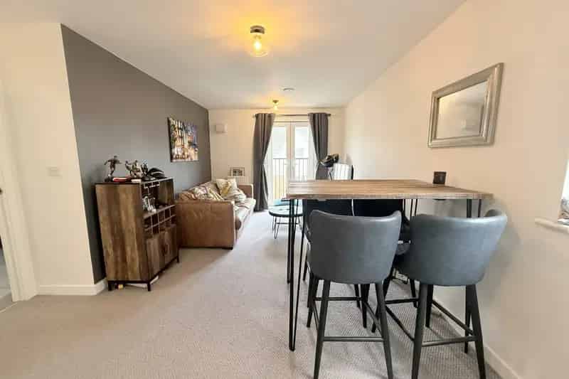 2 Bed Top Floor Apartment Hatfield Near Station