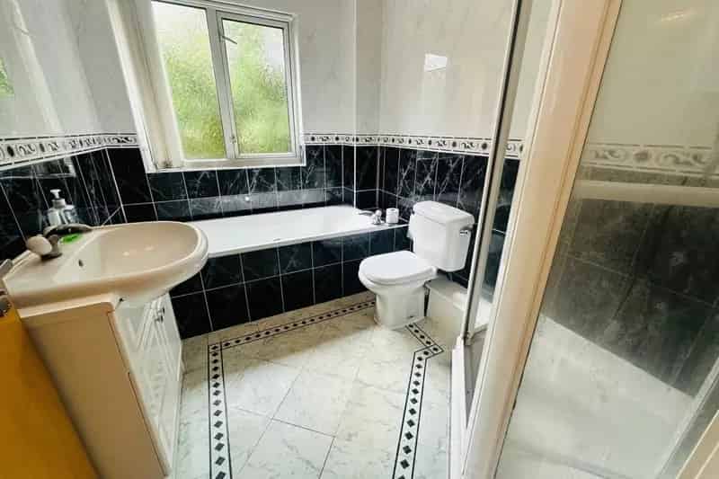 Zero Deposit Available 12 Month Tenancy with 6 Month Break Clause