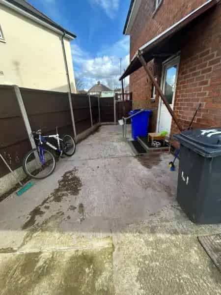 Spacious 3 Bed House Burton on Trent Large Garden New Roof