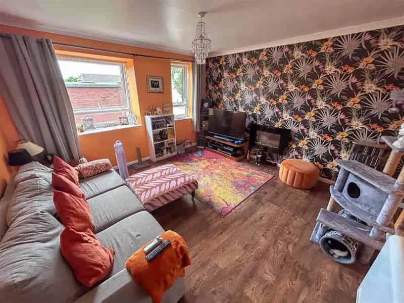 1 Bedroom Flat Under Offer Near Brierley Hill High Street