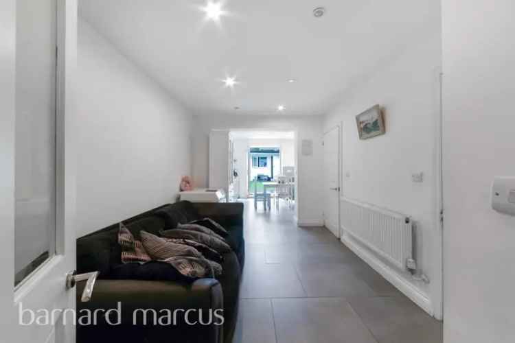 3 Bed House Near Thornton Heath Station - Modern Decor & Garden