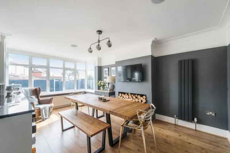 3 Bed Semi-Detached House Kingswood Crescent Modern Family Home