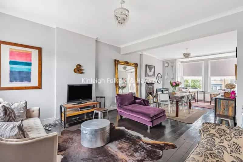 Spacious 2 3 Bedroom Apartment with Private Garden