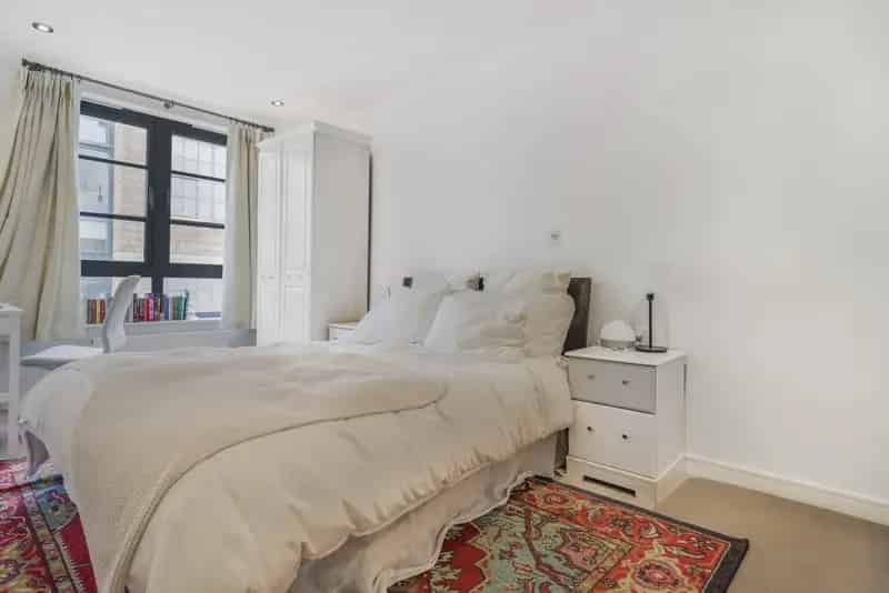 Two Double Bedroom Duplex Penthouse with Roof Terrace