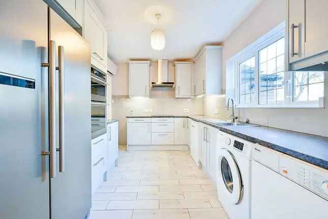 Four Bedroom Detached House for Sale in Corringway Ealing W5