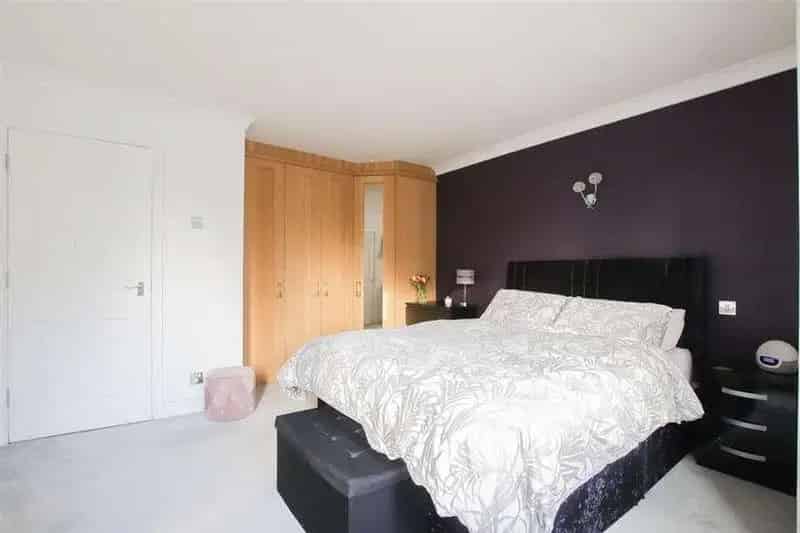 2 Bedroom Flat for Sale in Bowdon