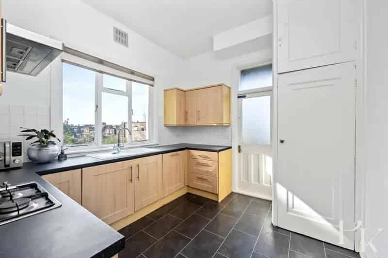 2 Bedroom Flat for Sale in Brighton's Seven Dials