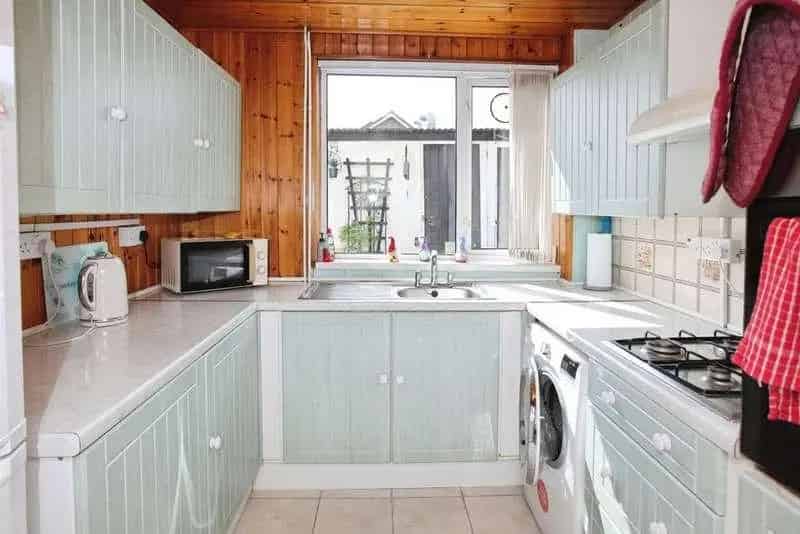 2 Bed Semi Detached House For Sale Excellent Transport Links