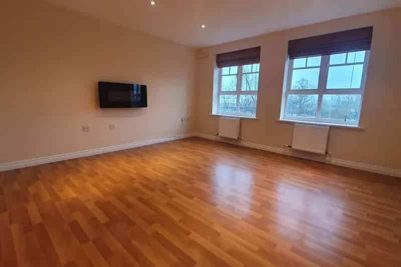 Flat For Rent , Hardingstone, England