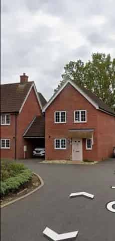 Large 2 Bed House Near Park and Shops