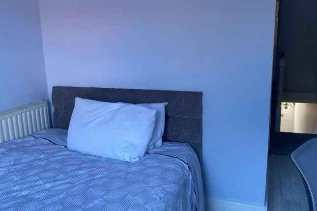 Terraced House to Rent in London E17