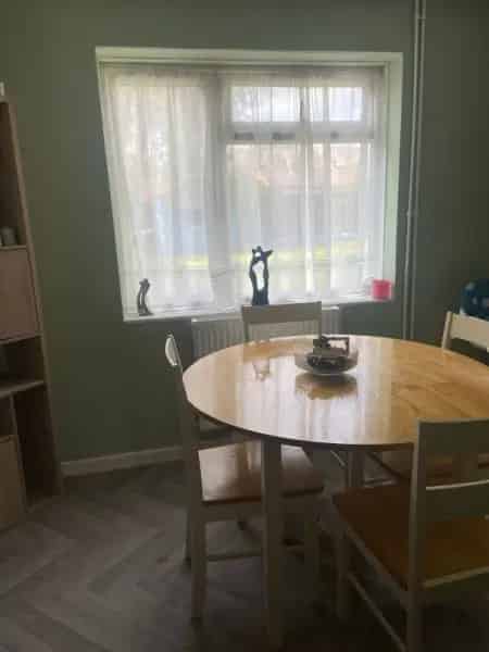 Large 5 Bed House with Massive Garden and 2 Lifts