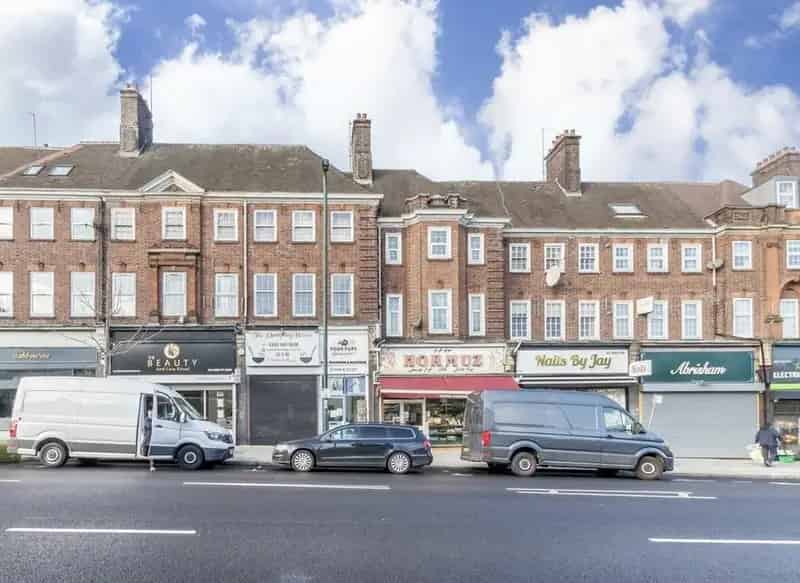 Large Studio Apartment Near Temple Fortune