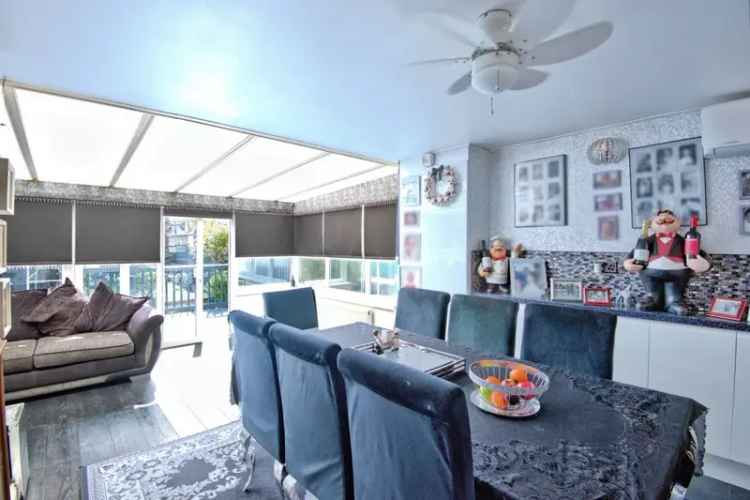 Three Bedroom House with Conservatory and Annex