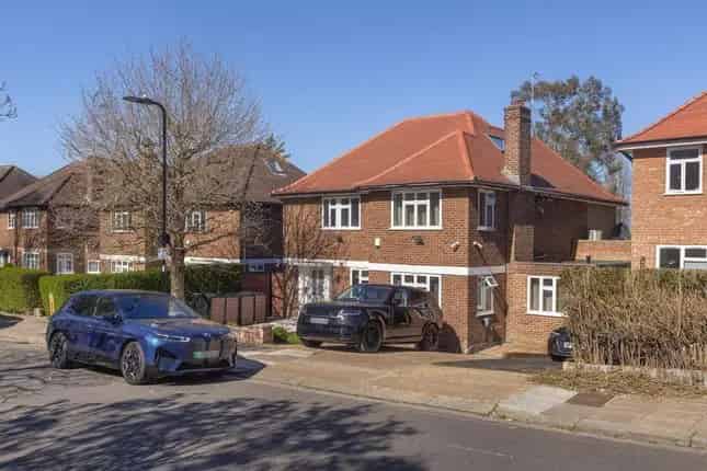 5 Bedroom Detached House Haymills Estate Ealing W5