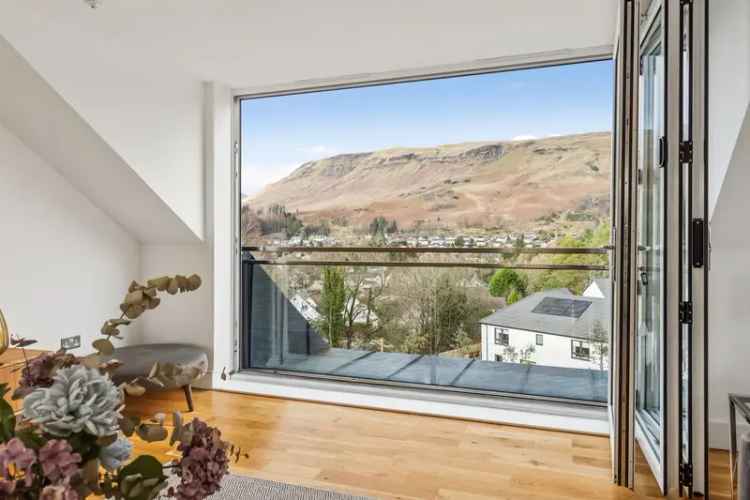 Spacious 3-Bedroom Villa Apartment with Stunning Campsie Fells Views