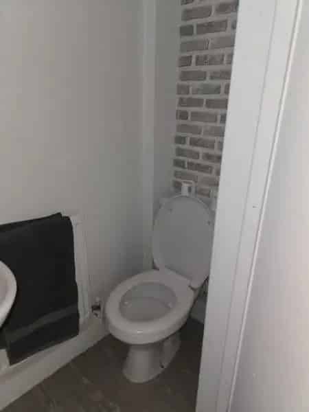 2 Bed Detached House Big Garden Summer House Potential