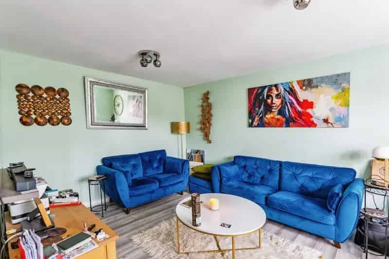 Four Bedroom Townhouse Near Train Station