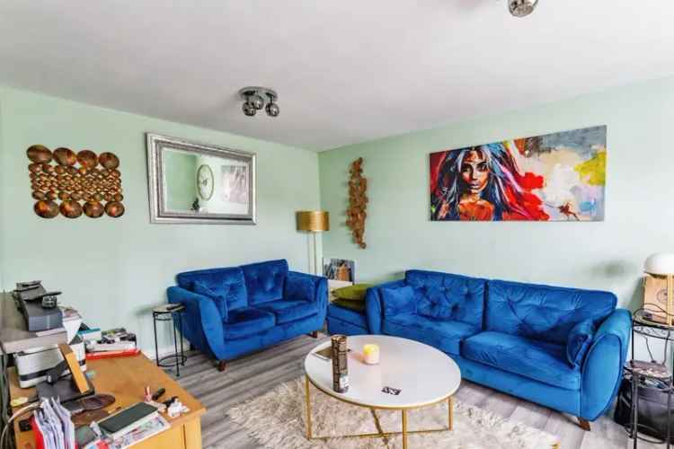 Four Bedroom Townhouse Near Train Station