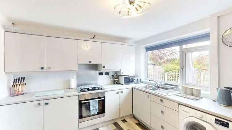 3 Bed House For Sale Modern Kitchen Off Road Parking