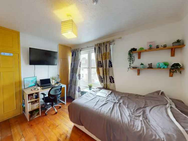 House For Rent in Ladysmith Road, Brighton, England