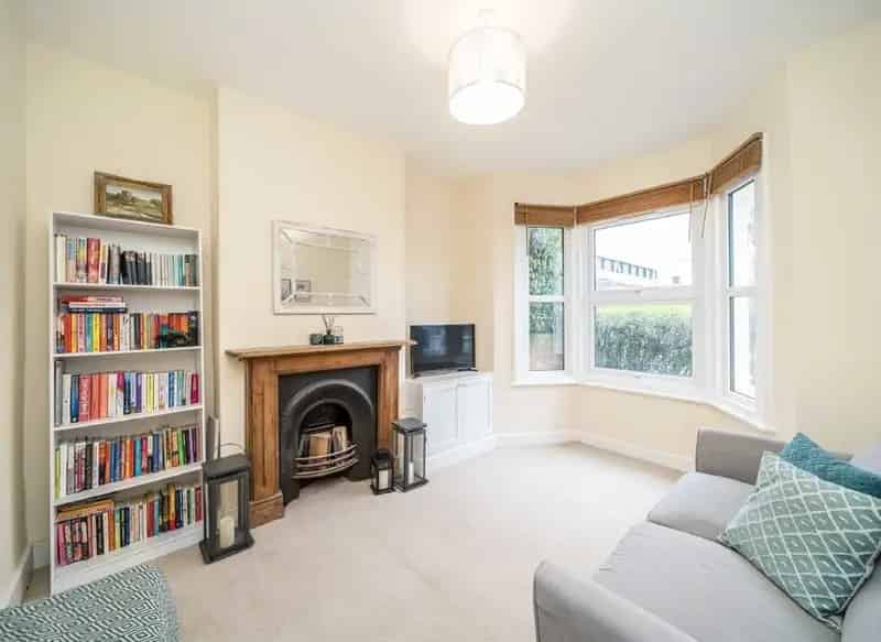 Spacious 3 Double Bedroom House with Private Garden