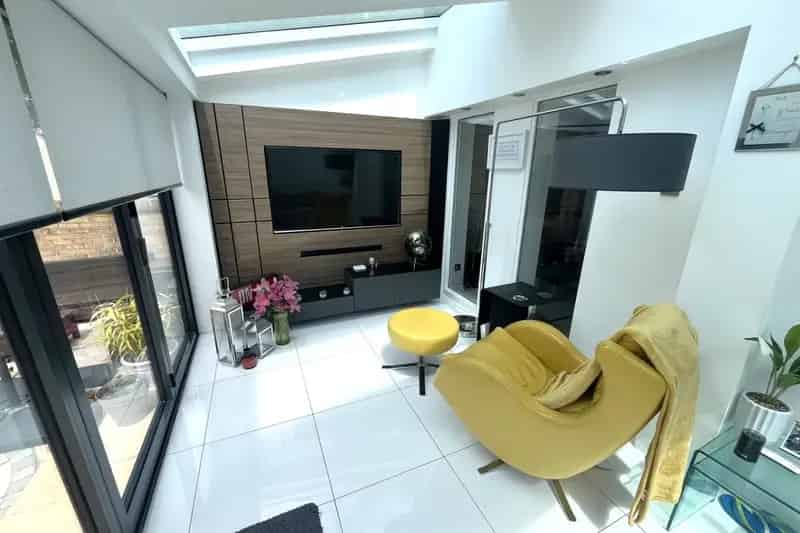 4 Bed Detached House Apperley Bridge Modern Kitchen Garden Room