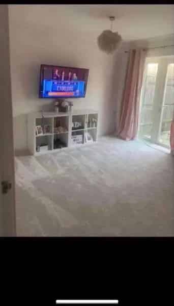 2 Bedroom End Terrace House Near Town Centre
