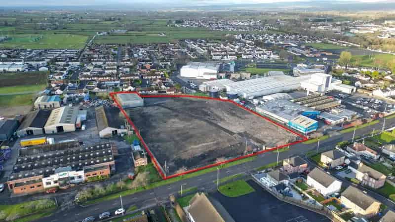 3.4 Acre Site with 5070 Sq Ft Store Near Ballymoney