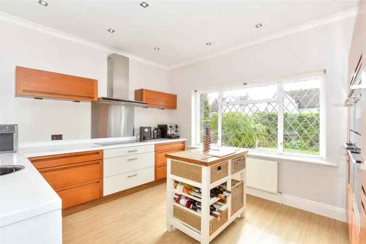 4 Bedroom Detached House For Sale Near Mainline Station