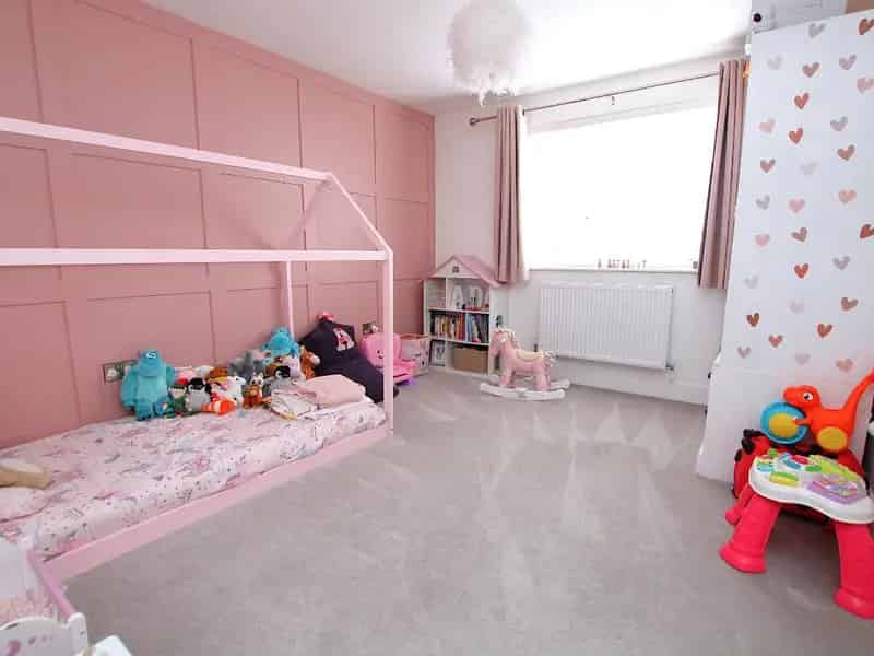 5 Bedroom Detached House for Sale in Oakdale