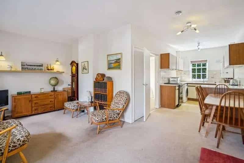 1 Bed Flat for Sale near Gerrard Cross Station