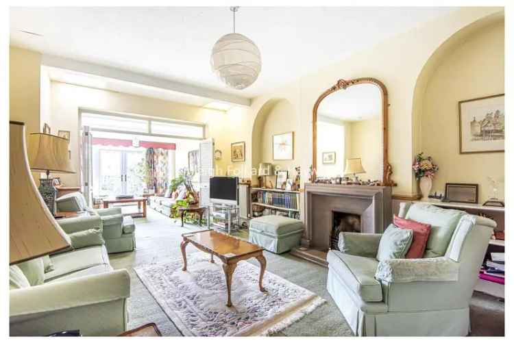 House For Sale in London, England