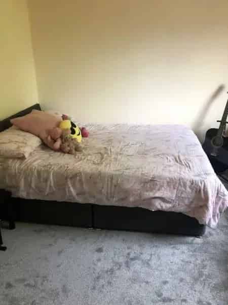 3 Bed House Near Town Centre Garden Parking New Carpets