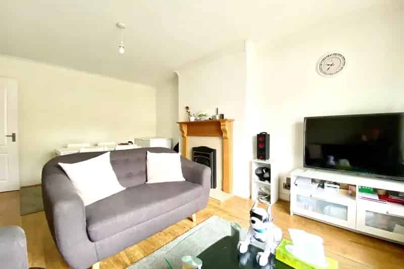 Two Double Bedroom Maisonette with Private Garden and Garage Near Brentwood Station