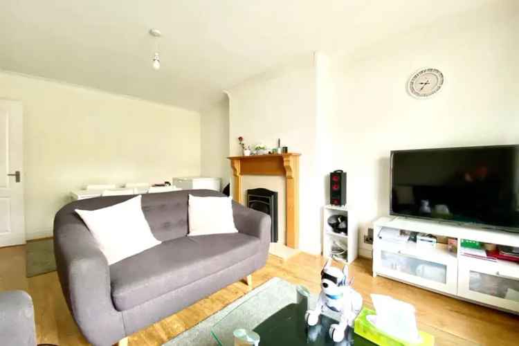 Two Double Bedroom Maisonette with Private Garden and Garage Near Brentwood Station