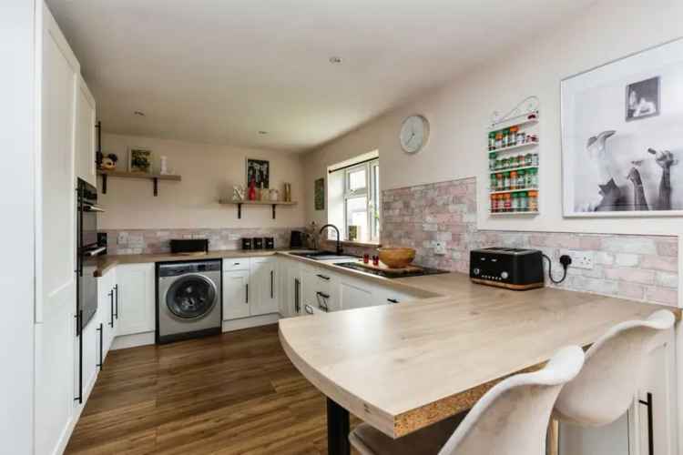 Refurbished 2-Bed Bungalow Near Town Centre