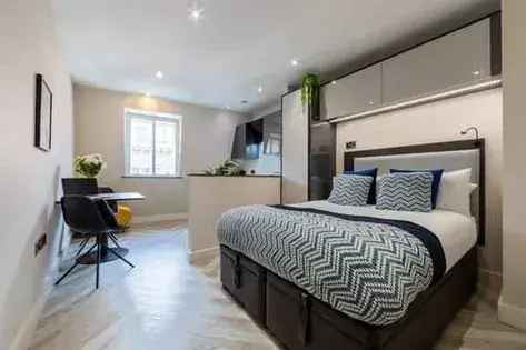 1 Bed Apartment Manchester 50m² Self Contained En-Suite Wifi Bills Included