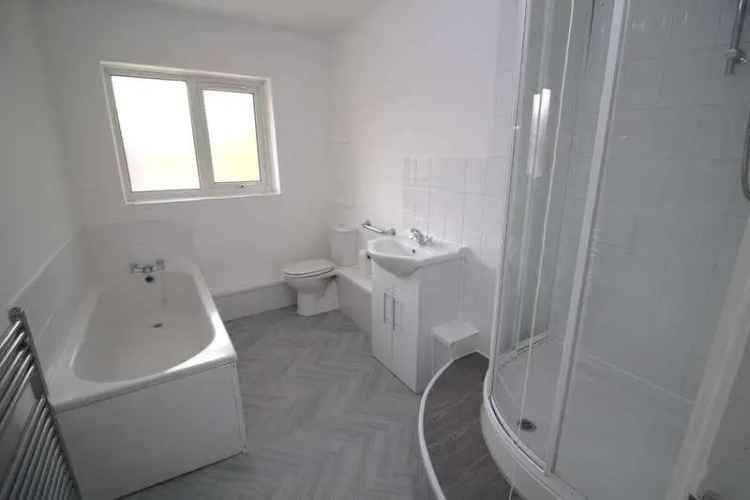 3 Bed Flat for Sale - Refurbished Apartment near City Centre